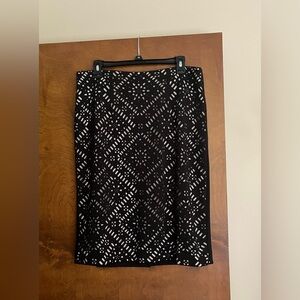 CHICOS NWOT Black Cut-out Pattern Overlay Pencil Skirt in Size 1.5. (Size 12)